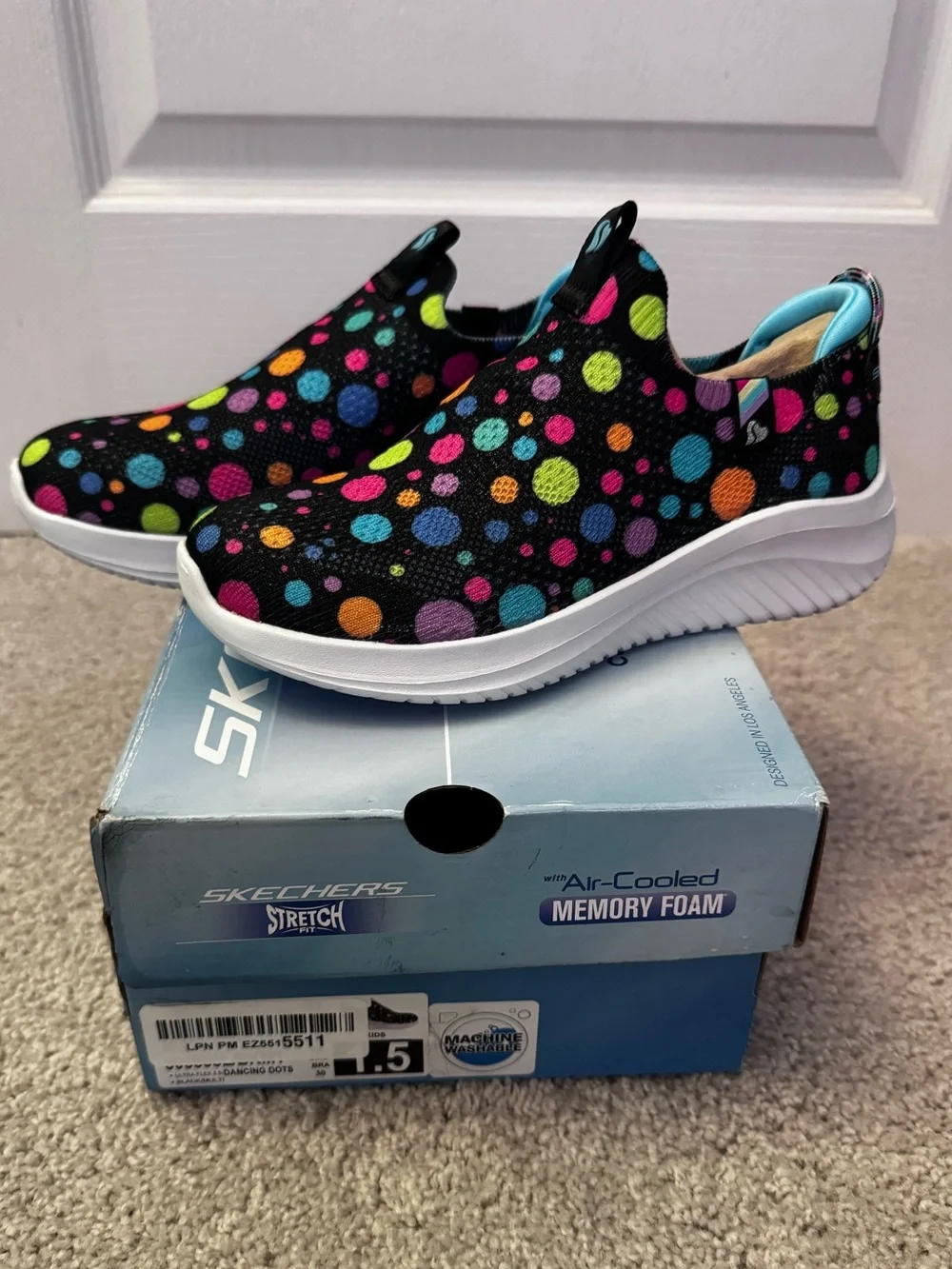 NIB Skechers Stretch Fit Air-Cooled Memory Foam Black Multicolor Dots Shoes, 1.5